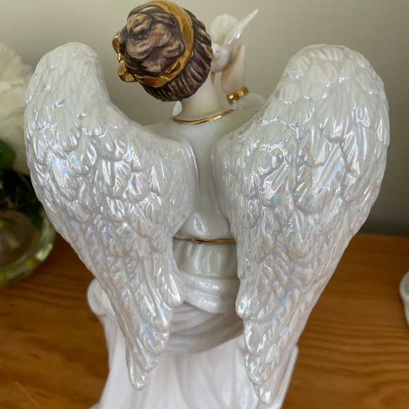 O'WELL porcelain Angel figurine sitting on a Sundial holding a White Dove - Picture 3 of 5
